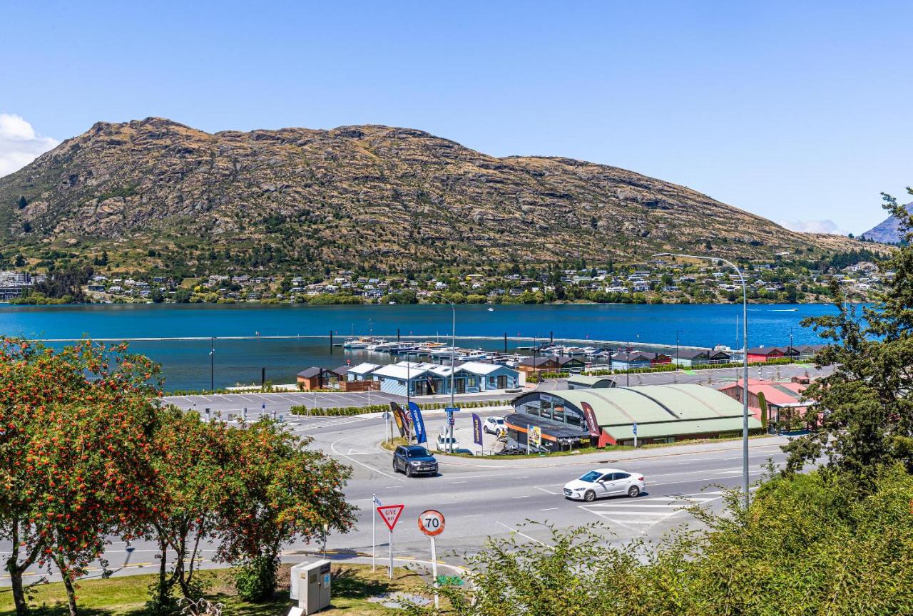 Lovely Marina Views And Sunny Balcony Куийнстаун Екстериор снимка