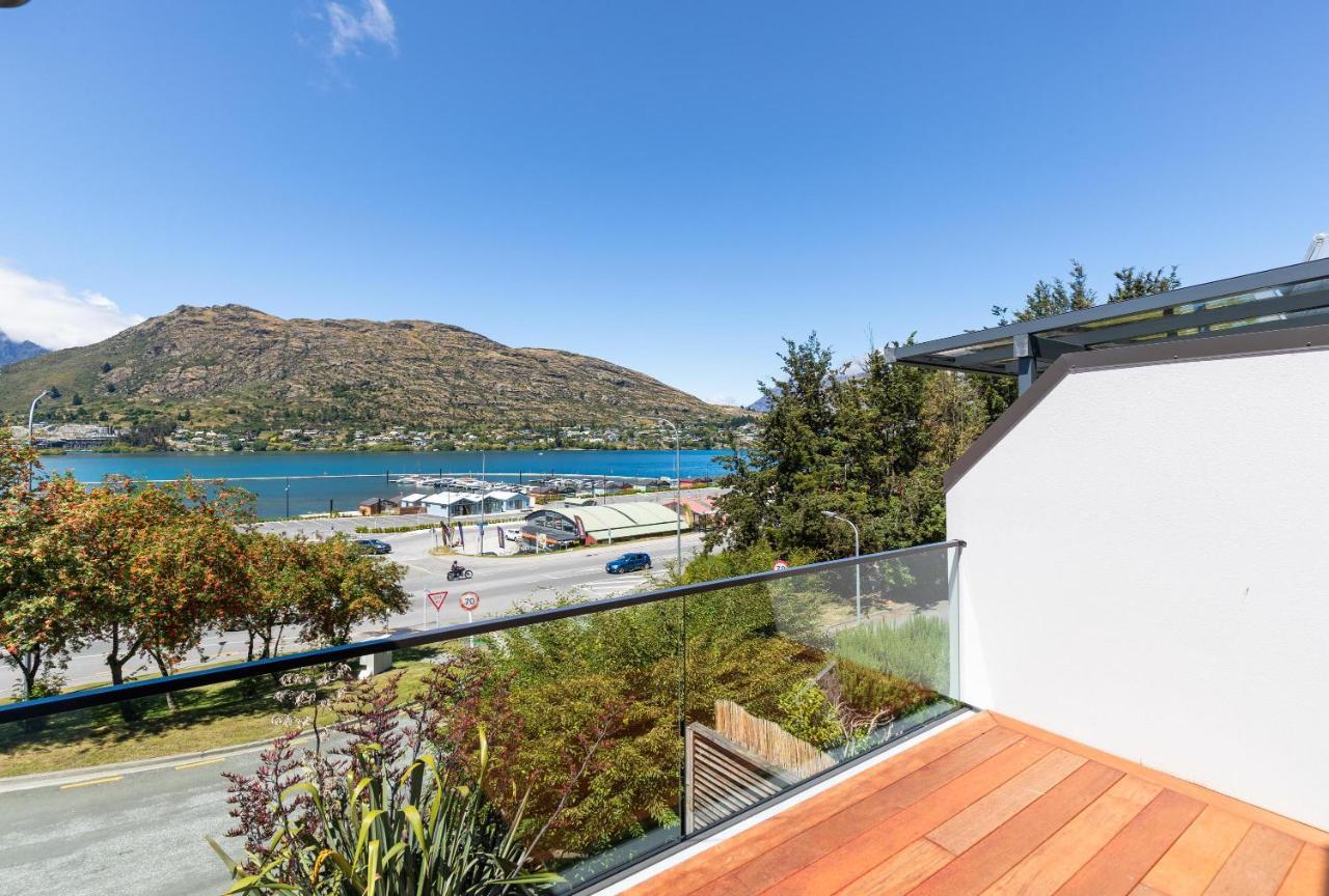 Lovely Marina Views And Sunny Balcony Куийнстаун Екстериор снимка